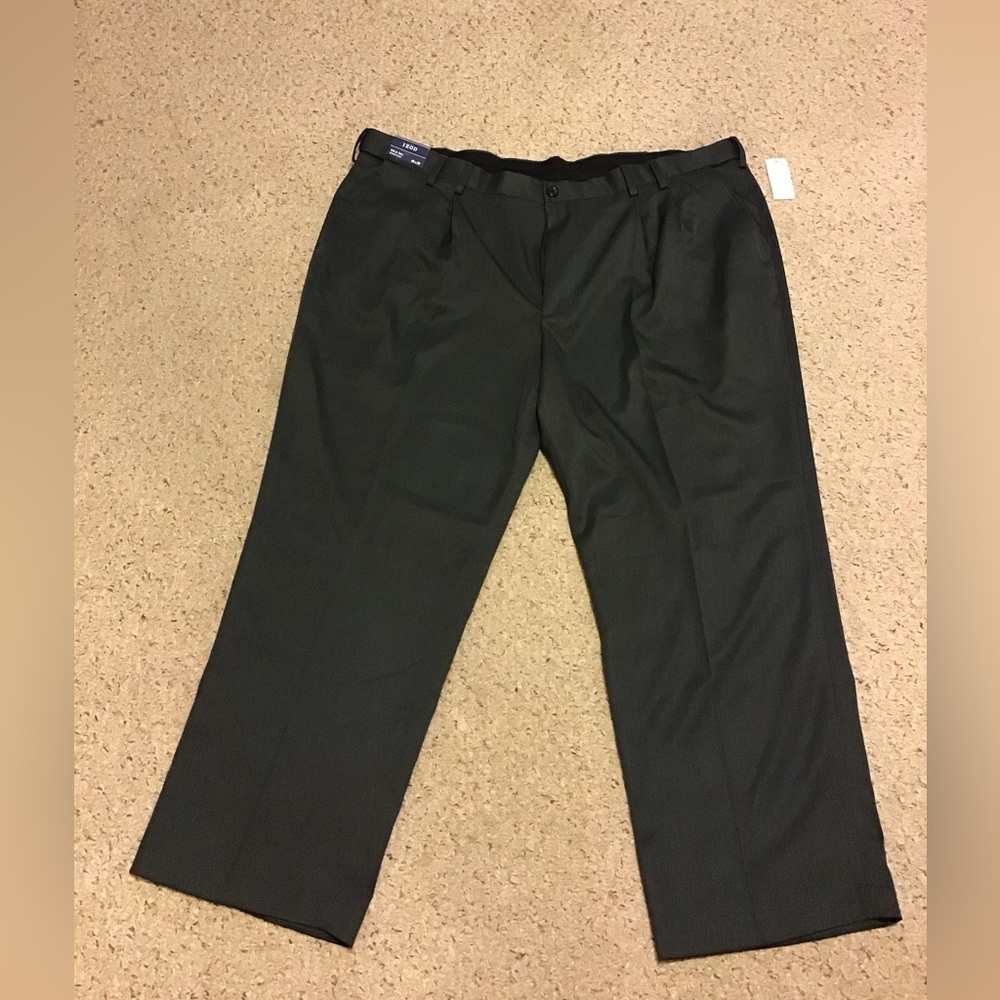 IZOD MENS PANTS TROUSERS NWT 46 x 30 NWT CHARCOAL DBL PLEAT NO IRON TRAVEL
